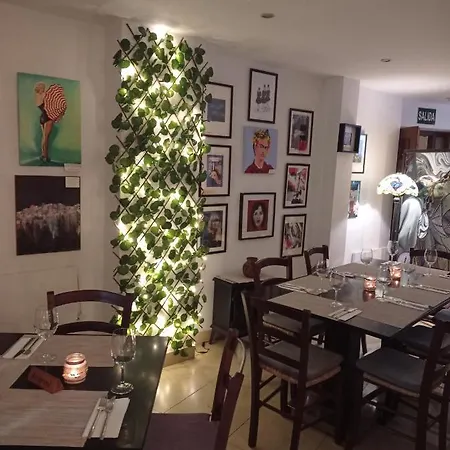 La Casa Hotel